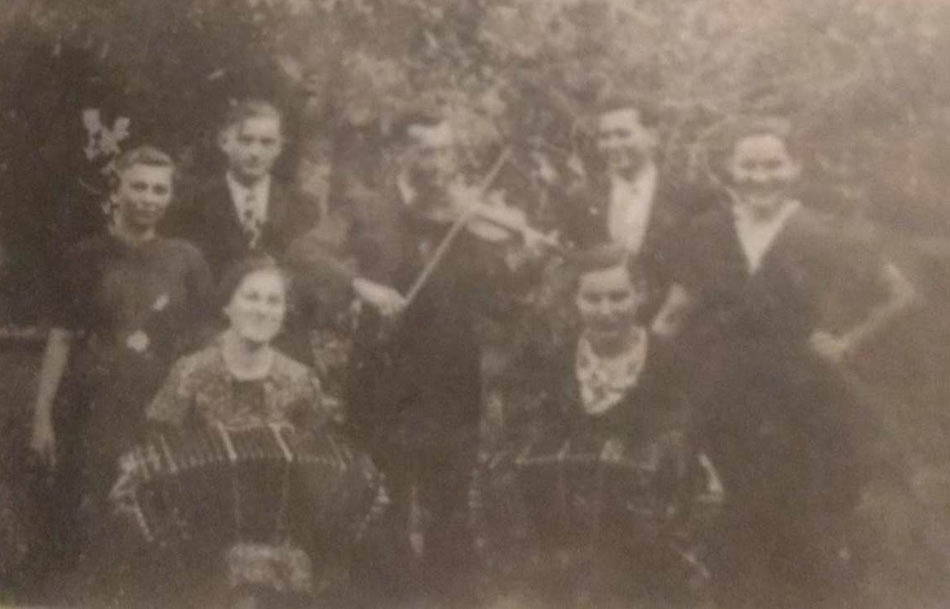 Historisches Foto mit Frauen an Bandoneons