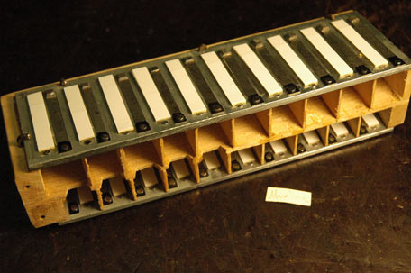 Umbau der Originalplatten eines gleichtönigen AA Bandoneons